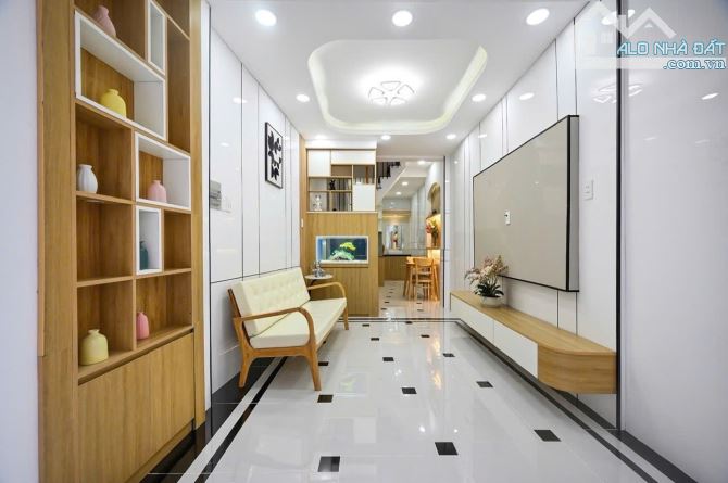 Ngay chợ Gò Vấp Nguyễn Văn Nghi - 27m2 - 2 tầng full nội thất cao cấp - 3.7 tỷ - 2