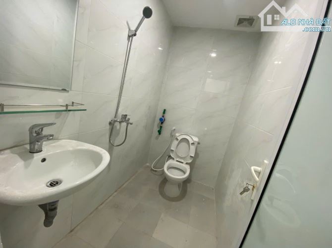 Cho Thuê CCMN Ngõ 25 Vũ Ngọc Phan Đống Đa 40m2 2N1K Ban Công Cửa Sổ Thang Máy Gần Chợ - 2