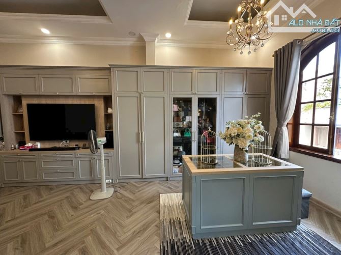 Biệt Thự 3 lầu (9x20m) đường Hùynh Văn Bánh nội khu  Giá: 31Tỷ - 3