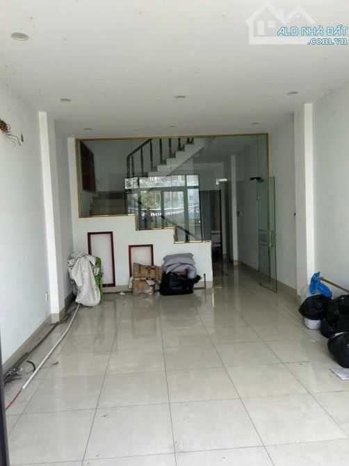 CHO THUÊ NHÀ 1 TRỆT 4 LẦU MẶT TIỀN ĐƯỜNG 30/4 GẦN NGÃ 3 QUANG TRUNG - 3