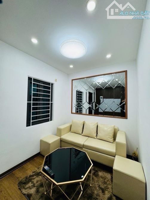 BÁN NHÀ ĐẸP Ở NGAY 3 NGỦ PHỐ 8/3 HAI BÀ TRƯNG - 70 M2-3,2 TỶ - 3