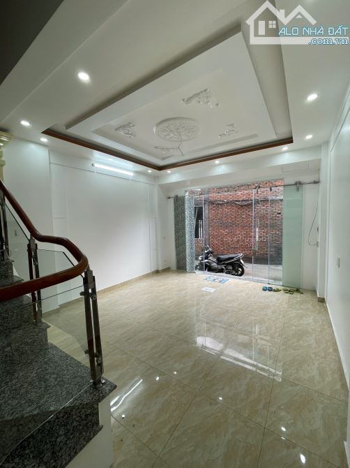 BÁN NHÀ Phố Chợ con vô vàn tiện ích, 55m2 xây 4 tầng kiên cố, ngõ nông - 3