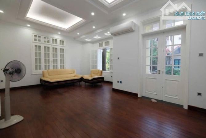 Biệt thự Pháp Tân cổ điển siêu đẹp - Lô góc 3 thoáng - Ngõ ô tô tải tránh - Kinh doanh - 3