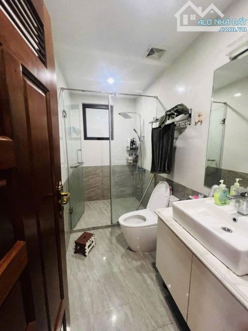 BÁN NHÀ TRẦN QUỐC HOÀN, PHÂN LÔ, ÔTÔ ĐỖ 2 ĐẦU, VỈA HÈ, KINH DOANH, 41M2 GIÁ 13 TỶ 750 - 3