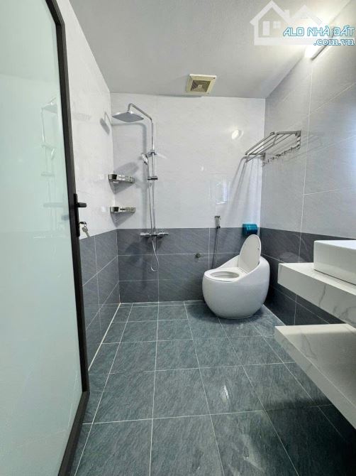 Đống Đa - Tôn Đức Thắng - Khâm Thiên - Ngõ rộng - 32 m - 4 Tầng - 4 PN - 5,6 tỉ. - 3