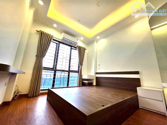 BÁN NHÀ LONG BIÊN - 40M² x 4 TẦNG - FULL NỘI THẤT - Ô TÔ ĐỖ CỬA - CHỈ 5.X TỶ - 3