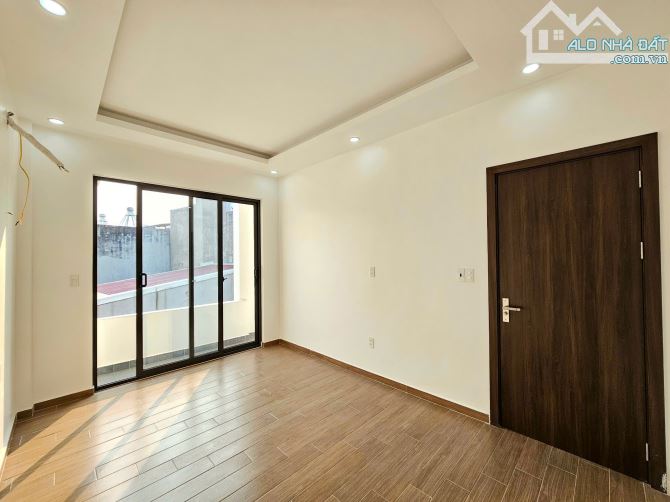 Bán nhà 4 tầng độc lập sân cổng xây mới Hồ Sen - 3