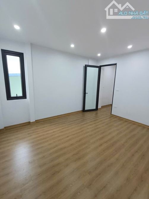 BÁN NHÀ PHỐ ĐÔNG THIÊN - VĨNH HƯNG - NGÕ THÔNG - Ô TÔ ĐỖ GẦN NHÀ - 35m2 - 5,86 tỷ - 3