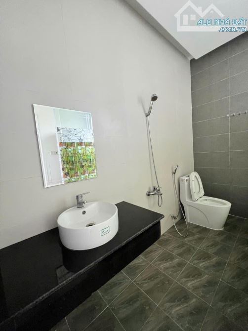 Bán nhà 2 tầng hẻm Lương Định Của ngay chợ Chiều , Vĩnh Ngọc , Nha Trang Giá 2 Tỷ 850 triệ - 3
