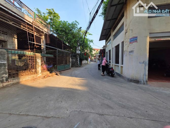 Diện tích: 97m² (mặt tiền rộng 6m) GIÁ 2 TỶ 

 rộng, thoáng – cực kỳ thuận lợi kinh doanh - 3