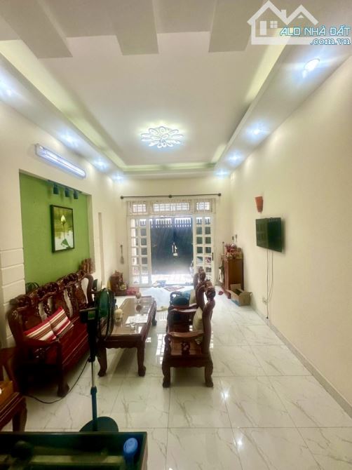 Chỉ 6,x Tỷ - 60m2, 4 Tầng, hẻm 3m, 2Km tới Sân Bay - 3