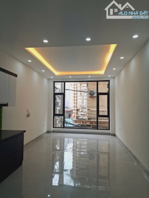 SIÊU PHẨM NGỌC THUỴ - NHÀ MỚI Ở NGAY - GARA Ô TÔ - THANG MÁY- BA BƯỚC RA PHỐ! - 3