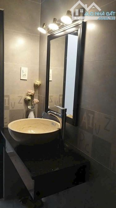 BÁN NHÀ ĐẸP NGUYỄN VĂN QUÁ – Q12, GẦN GÒ VẤP – HẺM XE HƠI 5M – 2 LẦU – GIÁ CỰC TỐT - 3