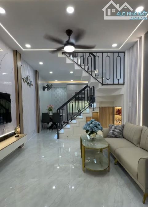 Bán nhà Chính Chủ 56m2, Giá 3 tỷ 310,Hoàng Diệu, Phường 4, Quận 4, xe hơi đỗ cửa - 3