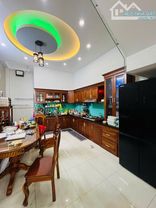 🌷 NHÀ ĐẸP TẶNG FULL NỘI THẤT ( 63m2 . 4 tầng ) Hẻm xe tải ...ngay bệnh viện Bình Tân . Gi - 3