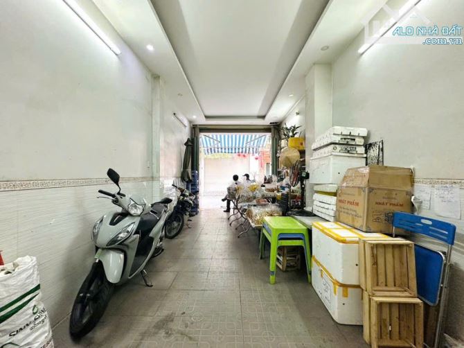 💥HẺM TRẢI NHỰA - GẦN MT KHU K300 - PHƯỜNG 12 - Q.TÂN BÌNH - CN:90M2 - 4 TẦNG - 10 PHÒNG - 3