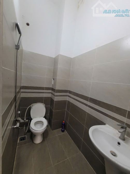 6Tỷ8__72m2__Kinh Doanh OK__Nhà 1T2L Mặt tiền đường Nguyễn Trung Trực__gần chợ Dĩ an 1 - 3
