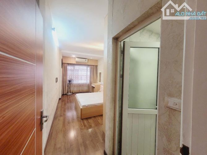 NHÀ ĐẸP TÔN ĐỨC THẮNG - SÁT PHỐ - 2 THOÁNG - PHÂN LÔ - 3