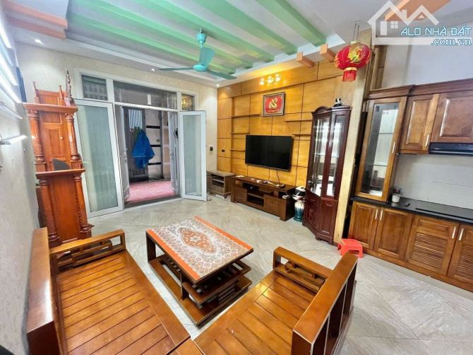 Nhà đẹp, ngõ rộng, gần oto đỗ, gần trường, an ninh tốt, diện tích 30m2, giá 5.95 tỷ. - 3