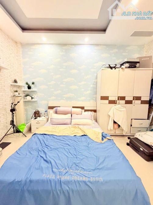 (Q8)NHÀ BÁN GIÁP TRUNG TÂM -GẦN TRƯỜNG HỌC ,CHỢ- NHĨNH 5 TỶ - 3
