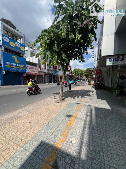 Bán nhà mặt tiền ngang 12m x 25m Cách Mạng Tháng Tám, chưa tới 90 tỷ - 3