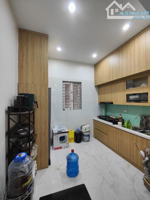 NHÀ ĐẸP -TÂY HỒ- DÂN XÂY-2 THOÁNG-GẦN Ô TÔ- NGÕ THÔNG - FULL NỘI THẤT- SỔ ĐỎ ĐẸP-8 TỶ - 3