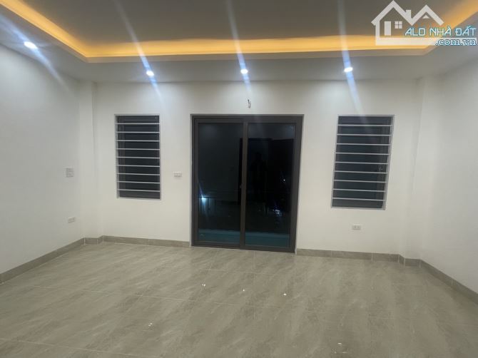 VĂN TRÌ#CẦU DIỄN#NHÀ ĐẸP Ở NGAY- GẦN OTO - MẶT TIỀN QUYỀN LỰC- VỊ TRÍ MẶT NGÕ ĐẸP. - 3
