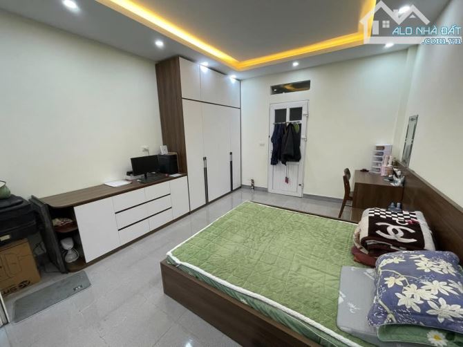 BÁN NHÀ PHỐ ĐỨC GIANG, LONG BIÊN 7.3 TỶ 78M, 3TẦNG, 4PN, FULL NT, Ô TÔ GẦN. MT 5M - 3