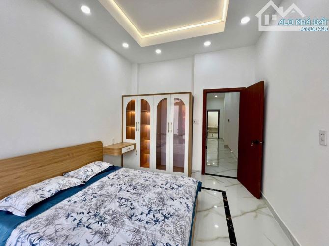 CÔ HOA CẦN BÁN GẤP CĂN NHÀ ĐƯỜNG TRƯƠNG ĐỊNH, QUẬN 3. GIÁ 4 TỶ 890 - DT 68.85M2. SHR - 3