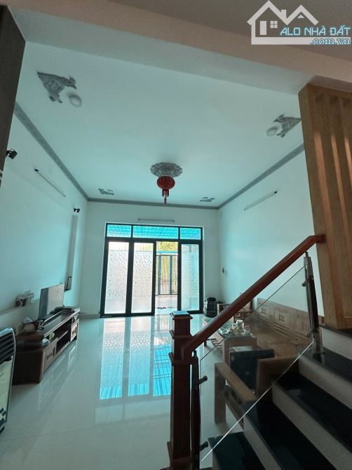 Mộc Bài-Hòa Minh Nhà Mặt Tiền Đường 5,5m-3PN-2wc DT :90m2-2Tầng-sổ đẹp vuông vức Giá tốt n - 3