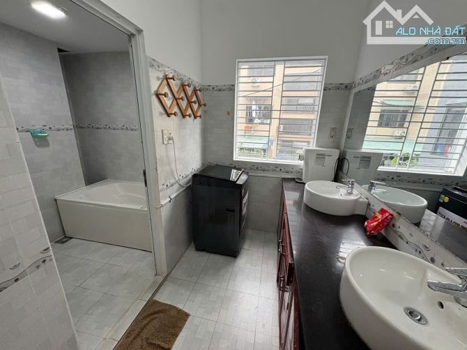 NHÀ MẶT TIỀN PHẠM CỰ LƯỢNG- NGAY CẦU RỒNG- ĐƯỜNG 7,5M- 3 TẦNG- 3 PN- 1052- CHỈ 11,5 TỶ TL - 3