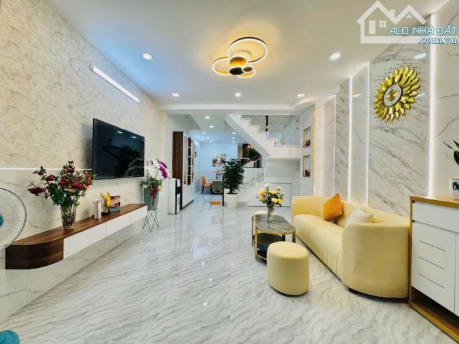 Thu nhập 15tr/tháng-Nhà Hòa Hưng 60m2 chỉ 3tỷ140 sổ hồng riêng-Gần ĐH Ngoại ngữ - Tin học - 3