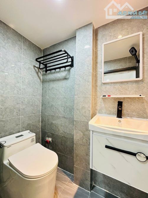 Chốt liền kẻo bay – nhà HOÀNG DIỆU, Q.4 / giá quá mềm 3TỶ100/ 55.1m²/ 1T1L/ hẻm oto/ SHR - 3