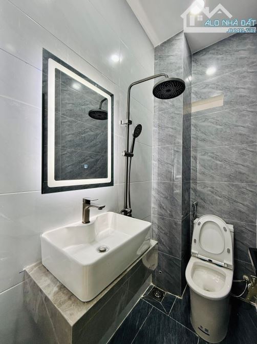 Bán gấp nhà riêng đường Điện Biên Phủ, Quận 10. Giá 3Tỷ420/ 4x12,3m-49,2m-2Lầu, sân thượng - 3