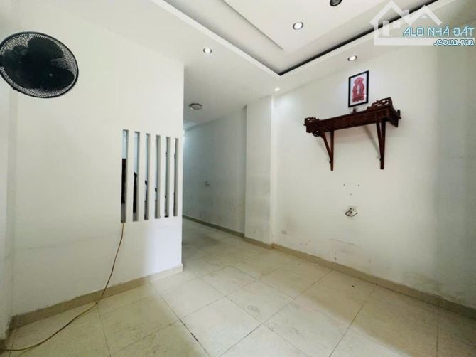 Bán nhà phố Trần Quốc Hoàn, Phân Lô, Ô Tô, 40m2, Giá 13.9 tỷ - 3