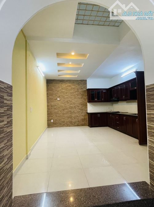 Bán nhà HXH 8m ,trong khu biệt lập có cổng vào ,cách VinCom 300 m đường Quang Trung - 3