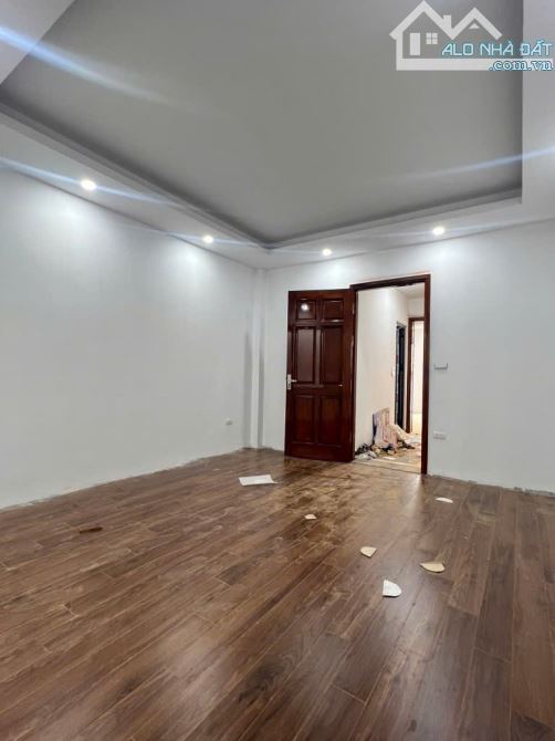 Nhà  Quỳnh Đô 54m 5 t mới tặng nội thất 20m ra đường ô tô tránh nhà đẹp long lanh 6.85 tỷ - 3