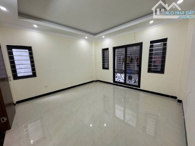 Nhà mới xây- sách valy về ở luôn- vị trí đep 5m ra oto tránh - 3