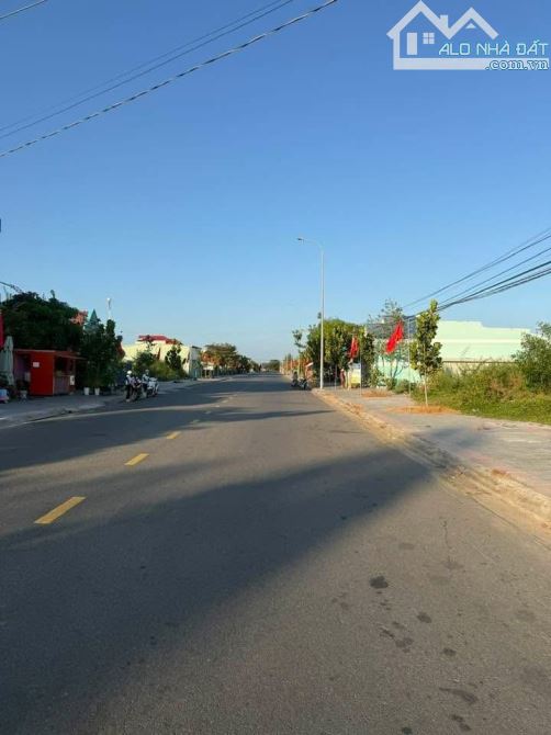 Mặt tiền trục chính đường Hàng Dương, Lộc An * Diện tích:286m2-15x19-full thổ cư, giá 5ty3 - 3
