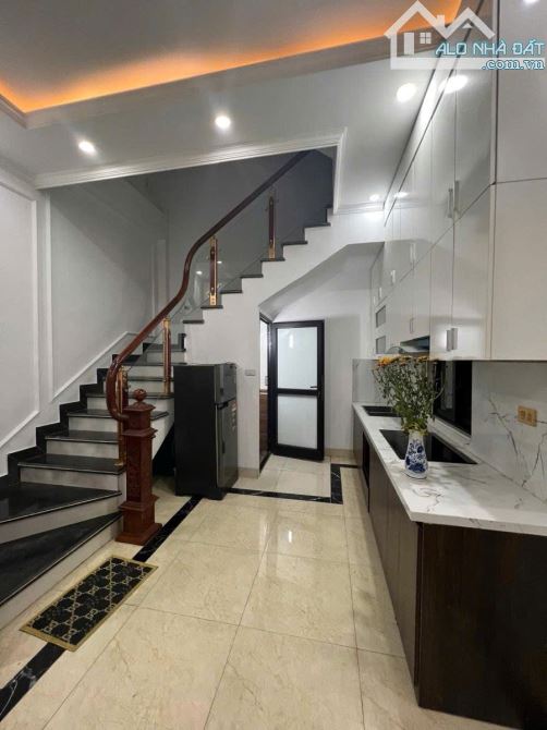 NHÀ ĐẸP Ở LUÔN PHỐ BỒ ĐỀ 70M-6 TẦNG-5MT. 15TỶ NHÀ GẦN HỒ GẦN PHỐ Ô TÔ VÀO NHÀ - 3
