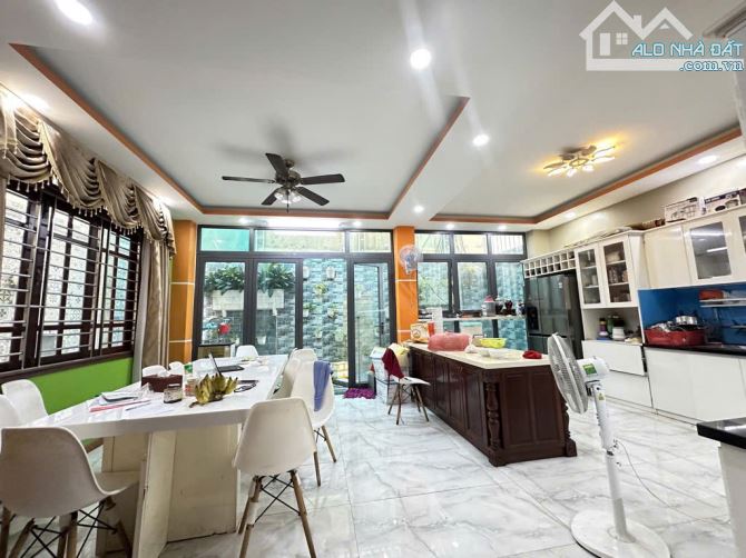 BIỆT THỰ KHU VIP NAM LONG, QUẬN 7. 170m2 - 5 TẦNG - NGANG 8M - CHỈ 22.3 TỶ - 3