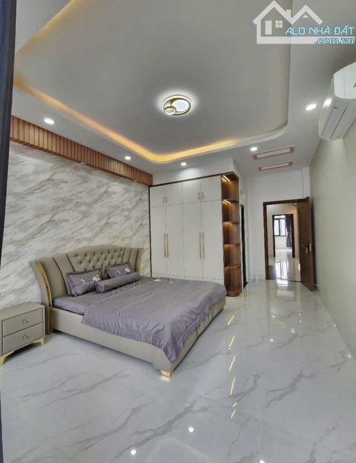 BÁN NHÀ MẶT TIỀN ĐƯỜNG 10M - 4 TẦNG - KHU DÂN CƯ PHÚ HỒNG THỊNH - TP DĨ AN CHỈ HƠN 6TỶ - 3