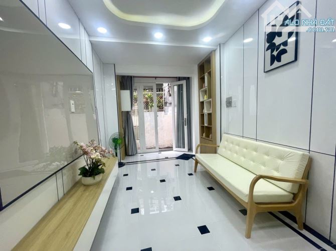 Ngay chợ Gò Vấp Nguyễn Văn Nghi - 27m2 - 2 tầng full nội thất cao cấp - 3.7 tỷ - 3