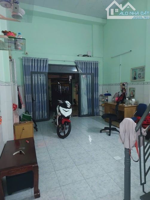 Hóc Môn bán nhà mt đường nhựa 8m ngay chợ Bà Điểm thuận tiện buôn bán giá 3,9ty - 3