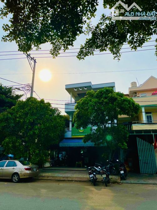 Bán gấp nhà 2 mặt tiền khu bên sông Hiệp Bình Chánh, 155m2(7,2 x 22m), 3 tầng - 19ty TL - 3