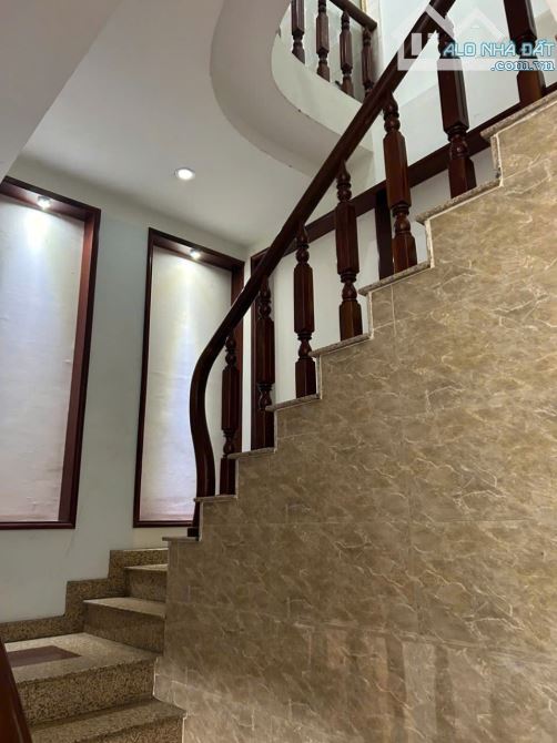 CHO THUÊ NHÀ 1 TRỆT 4 LẦU MẶT TIỀN ĐƯỜNG 30/4 GẦN NGÃ 3 QUANG TRUNG - 4
