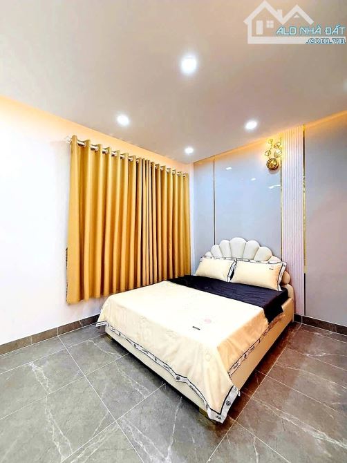 Bán nhà Lạc Long Quân Tân Bình 4x11,4 tầng,4PN,Sân Thượng chỉ 4.3 tỷ TL - 4
