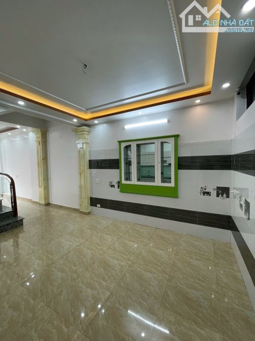 BÁN NHÀ Phố Chợ con vô vàn tiện ích, 55m2 xây 4 tầng kiên cố, ngõ nông - 4