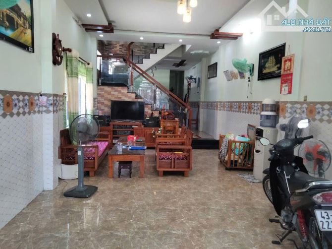Bán nhà mặt tiền đường 10m5 thông ra biển Sơn Trà 168m2 ngang 6m - 4