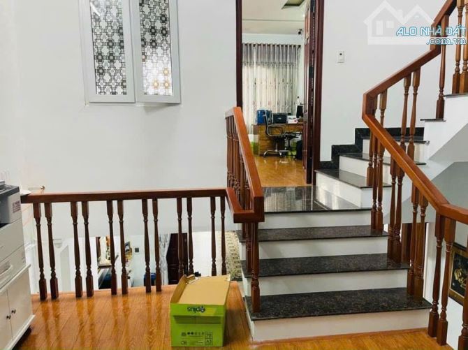 Bán nhà 3 tầng, đường 10.5m Hà Tông Quyền. Diện tích 137m2 ngang 5m. Giá chỉ 9.7 tỷ - 4